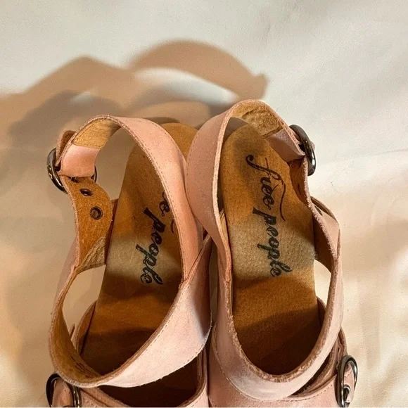 FREE PEOPLE Sz 38 Circle Clog Sandals Wooden Soles Leather Uppers Buckle Closure - Picture 4 of 11